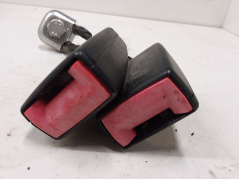 Recambio de anclaje cinturon trasero izquierdo para volkswagen polo iv (9n_, 9a_) 1.4 tdi referencia OEM IAM   