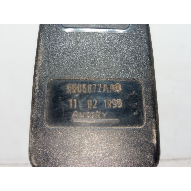 Recambio de anclaje cinturon delantero derecho para renault clio ii (bb_, cb_) 1.9 d (b/cb0e, bb0j) referencia OEM IAM 5505872AA