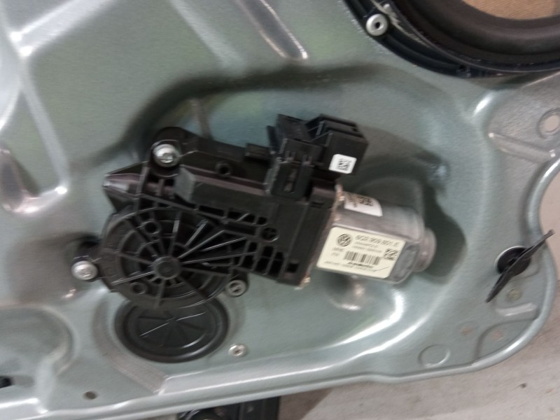 Recambio de elevalunas electrico delantero derecho para volkswagen polo iv (9n_, 9a_) 1.4 tdi referencia OEM IAM 6q4837402am  