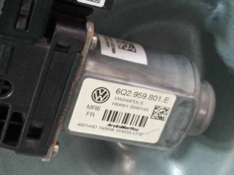 Recambio de elevalunas electrico delantero derecho para volkswagen polo iv (9n_, 9a_) 1.4 tdi referencia OEM IAM 6q4837402am  