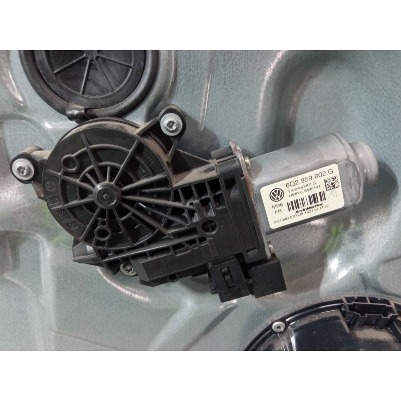 Recambio de elevalunas electrico delantero izquierdo para volkswagen polo iv (9n_, 9a_) 1.4 tdi referencia OEM IAM 6q4837401am  
