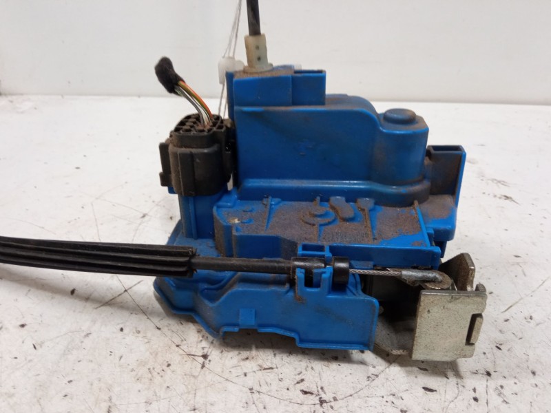 Recambio de cerradura puerta trasera derecha para fiat 500l (351_, 352_) 1.4 (199lyb1b) referencia OEM IAM 520181240  