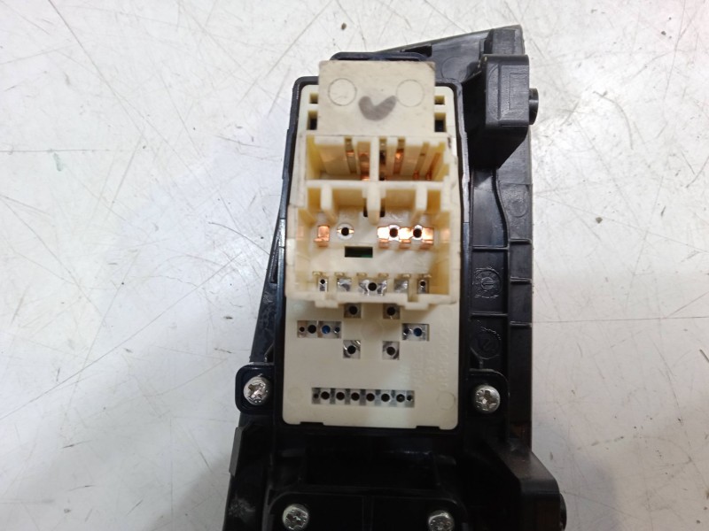 Recambio de mando elevalunas delantero izquierdo para ssangyong korando (ck) 2.0 e-xdi referencia OEM IAM   