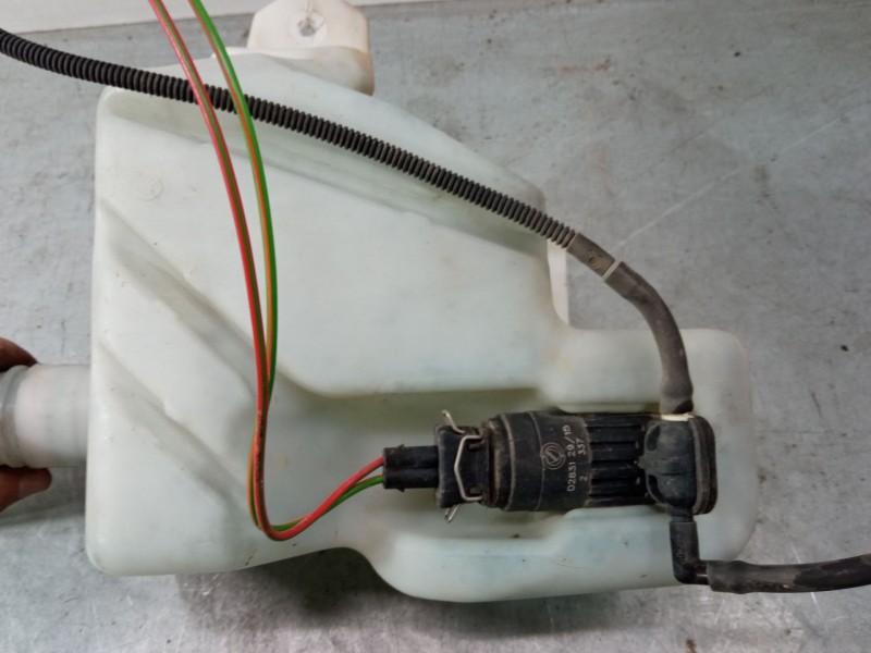 Recambio de deposito limpiaparabrisas para fiat 500l (351_, 352_) 1.4 (199lyb1b) referencia OEM IAM   