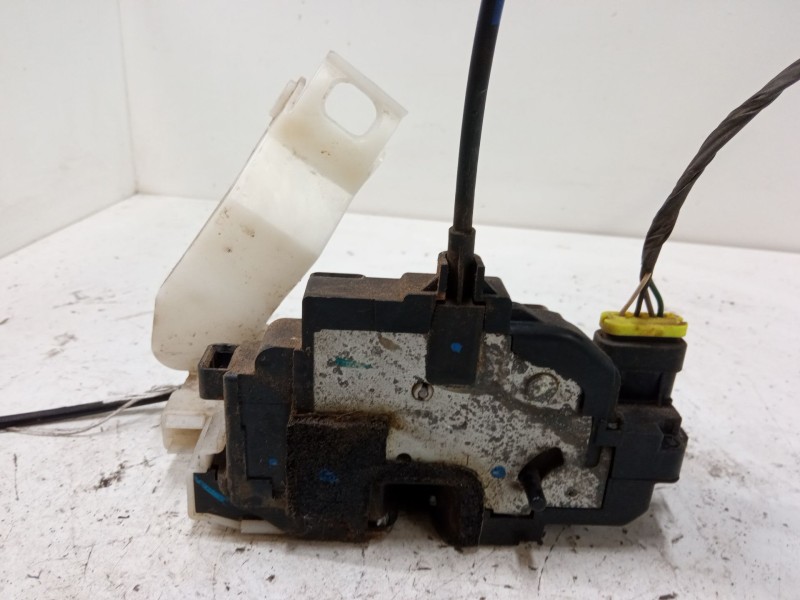 Recambio de cerradura puerta trasera izquierda para kia cee´d hatchback (ed) 1.4 referencia OEM IAM   