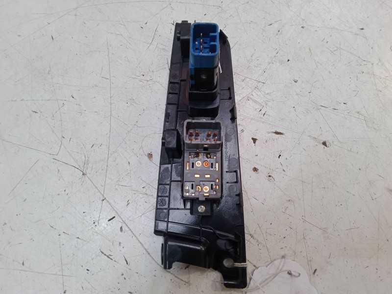 Recambio de mando elevalunas trasero derecho para ssangyong korando (ck) 2.0 e-xdi referencia OEM IAM   