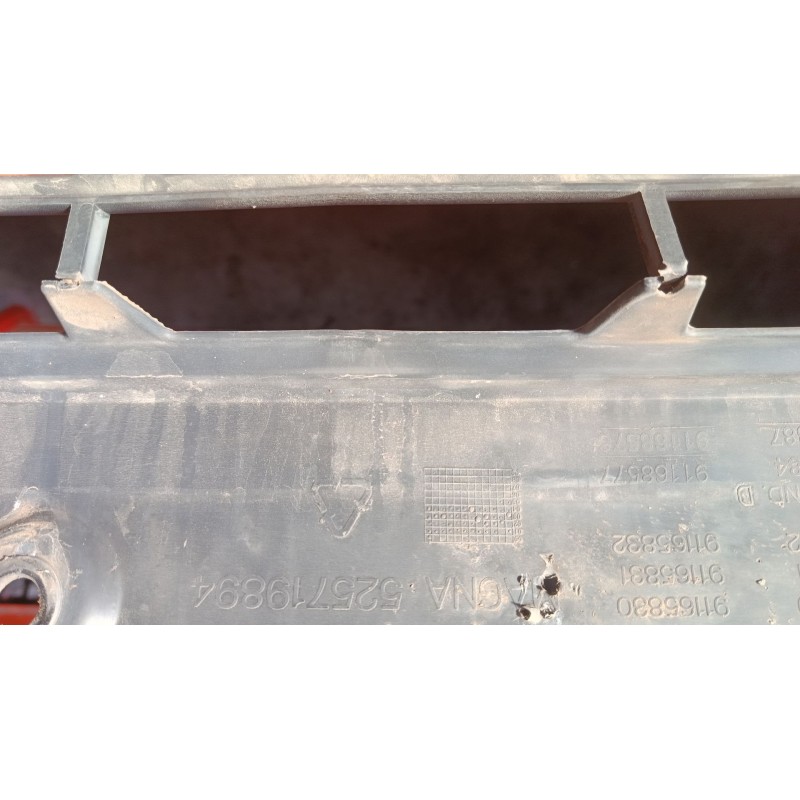 Recambio de paragolpes delantero para opel vivaro a furgoneta (x83) 1.9 dti (f7) referencia OEM IAM 91165829 820011389 