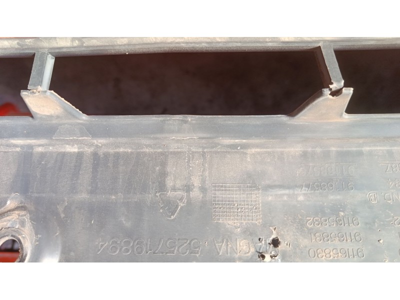 Recambio de paragolpes delantero para opel vivaro a furgoneta (x83) 1.9 dti (f7) referencia OEM IAM 91165829 820011389 