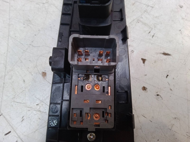 Recambio de mando elevalunas trasero derecho para ssangyong korando (ck) 2.0 e-xdi referencia OEM IAM   