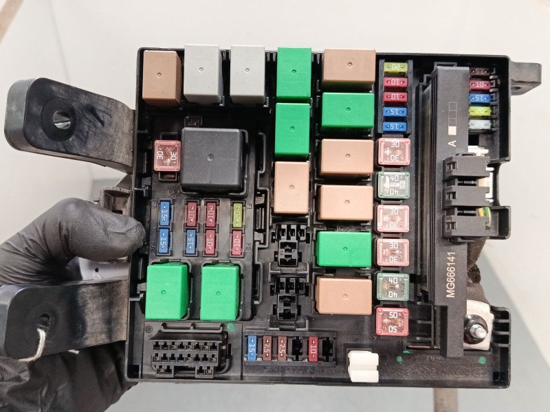 Recambio de caja reles / fusibles para hyundai ix35 (lm, el, elh) 2.0 crdi referencia OEM IAM 913712Y381  