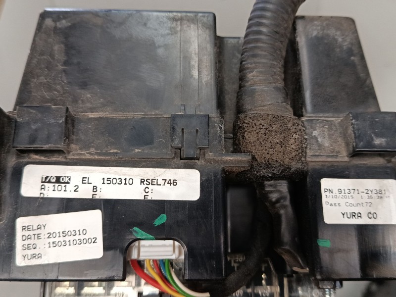 Recambio de caja reles / fusibles para hyundai ix35 (lm, el, elh) 2.0 crdi referencia OEM IAM 913712Y381  