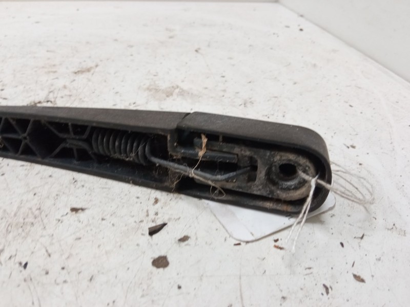 Recambio de brazo limpia trasero para kia cee´d hatchback (ed) 1.4 referencia OEM IAM   