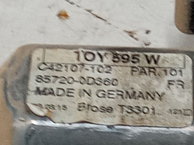 Recambio de elevalunas electrico delantero izquierdo para toyota yaris (_p13_) 1.0 (ksp130_) referencia OEM IAM C42107102  