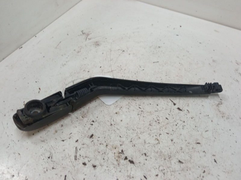 Recambio de brazo limpia trasero para toyota yaris (_p13_) 1.0 (ksp130_) referencia OEM IAM   