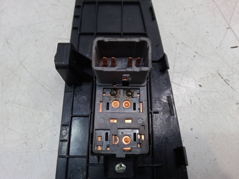 Recambio de mando elevalunas delantero derecho para ssangyong korando (ck) 2.0 e-xdi referencia OEM IAM   