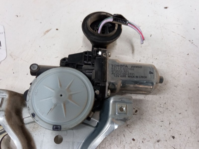 Recambio de elevalunas electrico delantero derecho para toyota yaris (_p13_) 1.0 (ksp130_) referencia OEM IAM 973582101  
