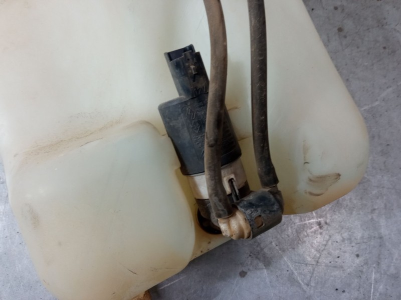 Recambio de deposito limpiaparabrisas para renault megane iii hatchback (bz0/1_, b3_) 1.6 16v (bz1b, bz1h) referencia OEM IAM   