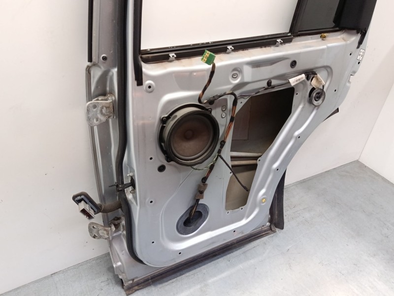 Recambio de puerta trasera derecha para land rover discovery iii (l319) 2.7 td 4x4 referencia OEM IAM   