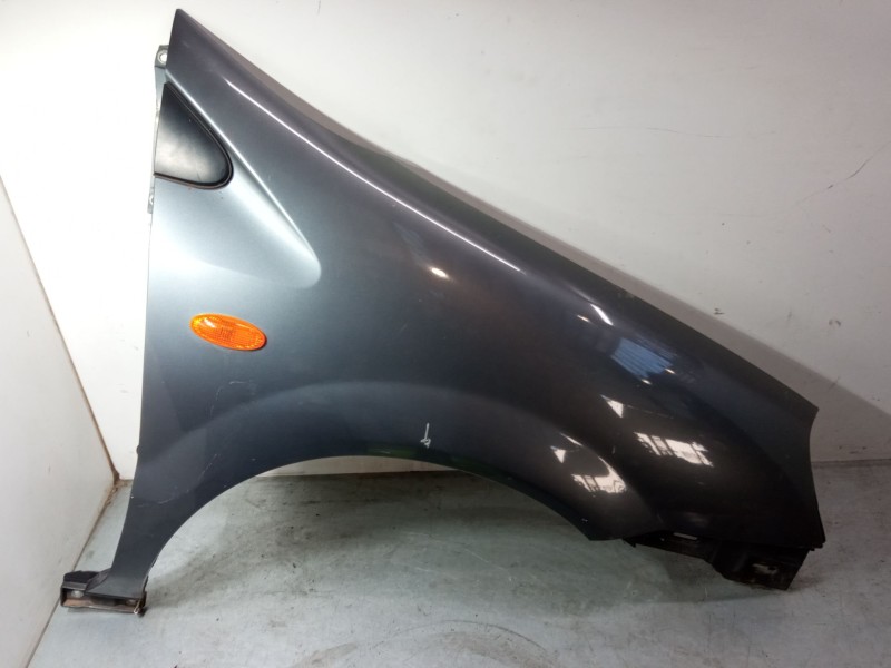 Recambio de aleta delantera derecha para nissan almera tino (v10) 1.8 referencia OEM IAM 63100BU435  