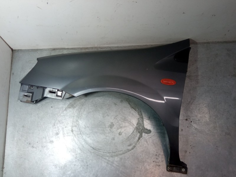 Recambio de aleta delantera izquierda para nissan almera tino (v10) 1.8 referencia OEM IAM 63101BU435  