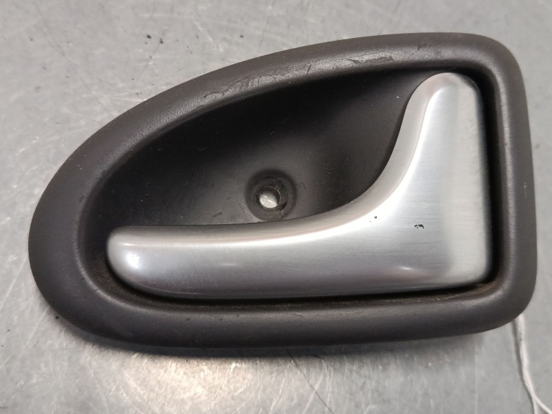 Recambio de maneta interior puerta trasera derecha para renault megane i kombi van (ka_) 1.4 (ka0d) referencia OEM IAM 820002899