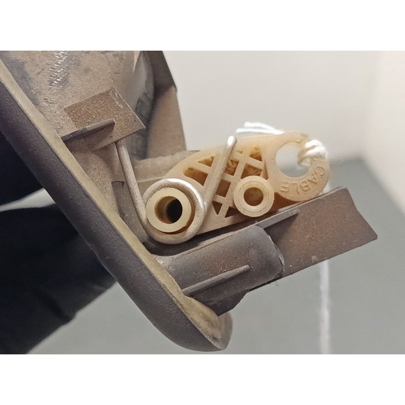 Recambio de maneta interior puerta trasera derecha para renault megane i kombi van (ka_) 1.4 (ka0d) referencia OEM IAM 820002899