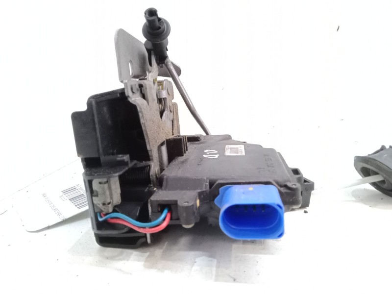 Recambio de cerradura puerta delantera derecha para audi a3 sportback (8pa) 1.6 fsi referencia OEM IAM   