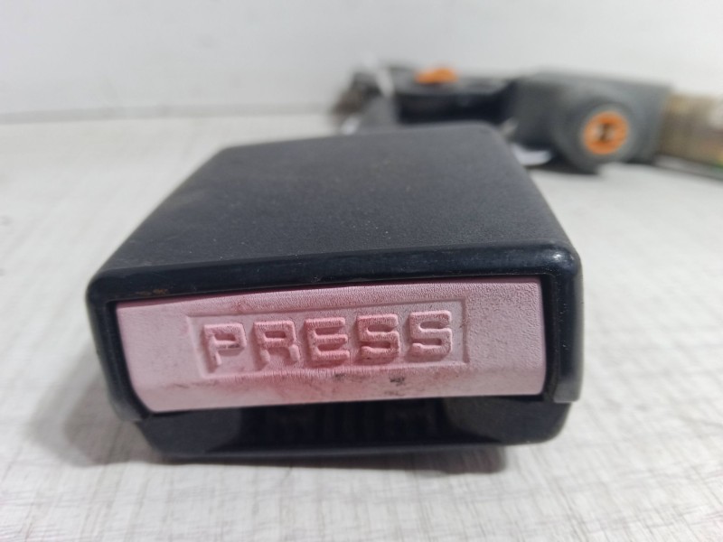 Recambio de anclaje cinturon delantero derecho para peugeot 106 ii (1a_, 1c_) 1.1 i referencia OEM IAM   