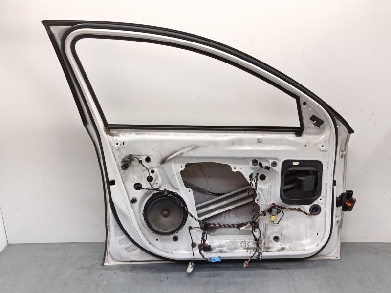 Recambio de puerta delantera izquierda para skoda superb ii (3t4) 2.0 tdi 16v referencia OEM IAM   
