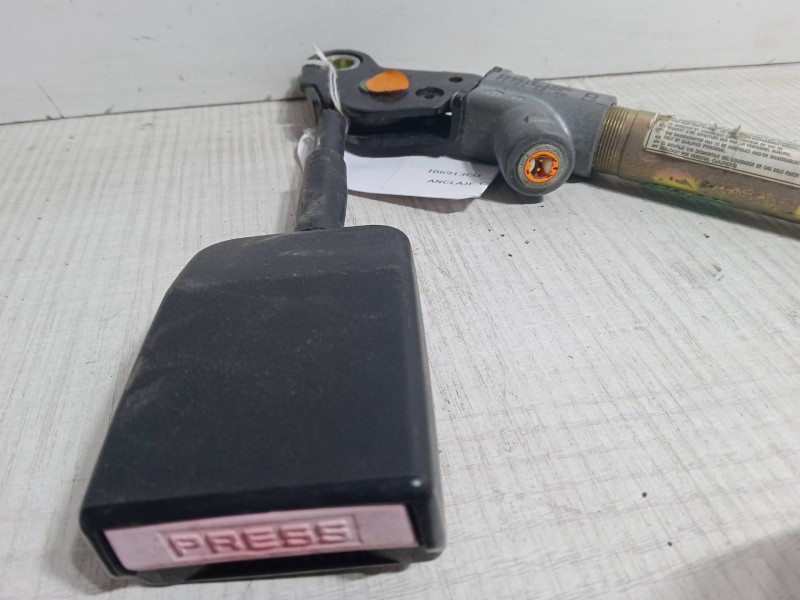 Recambio de anclaje cinturon delantero derecho para peugeot 106 ii (1a_, 1c_) 1.1 i referencia OEM IAM   