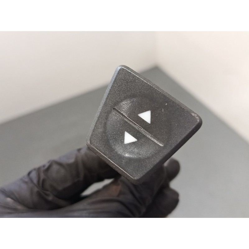 Recambio de mando elevalunas delantero izquierdo para fiat panda furgoneta/hatchback (169_) 1.2 bipower (169cxb1a) referencia OE