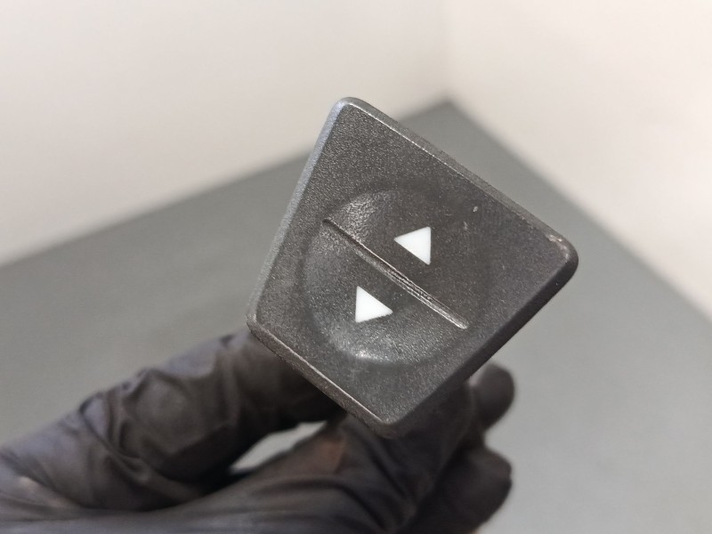 Recambio de mando elevalunas delantero izquierdo para fiat panda furgoneta/hatchback (169_) 1.2 bipower (169cxb1a) referencia OE