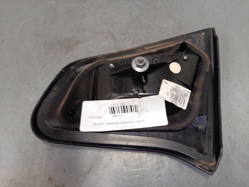 Recambio de piloto trasero porton izquierdo para citroën c3 ii (sc_) 1.2 vti 82 referencia OEM IAM 9685225580  