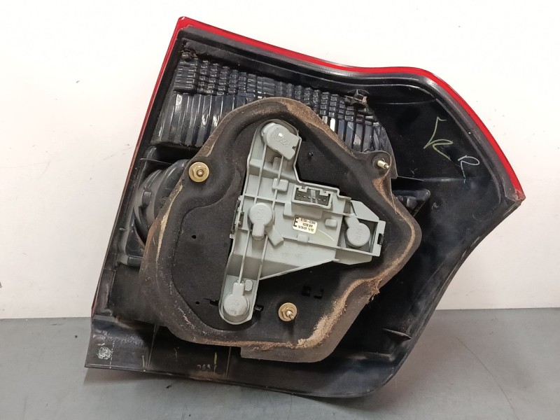 Recambio de piloto trasero derecho para toyota corolla (_e12_) 1.4 d (nde120_) referencia OEM IAM 8155002300  