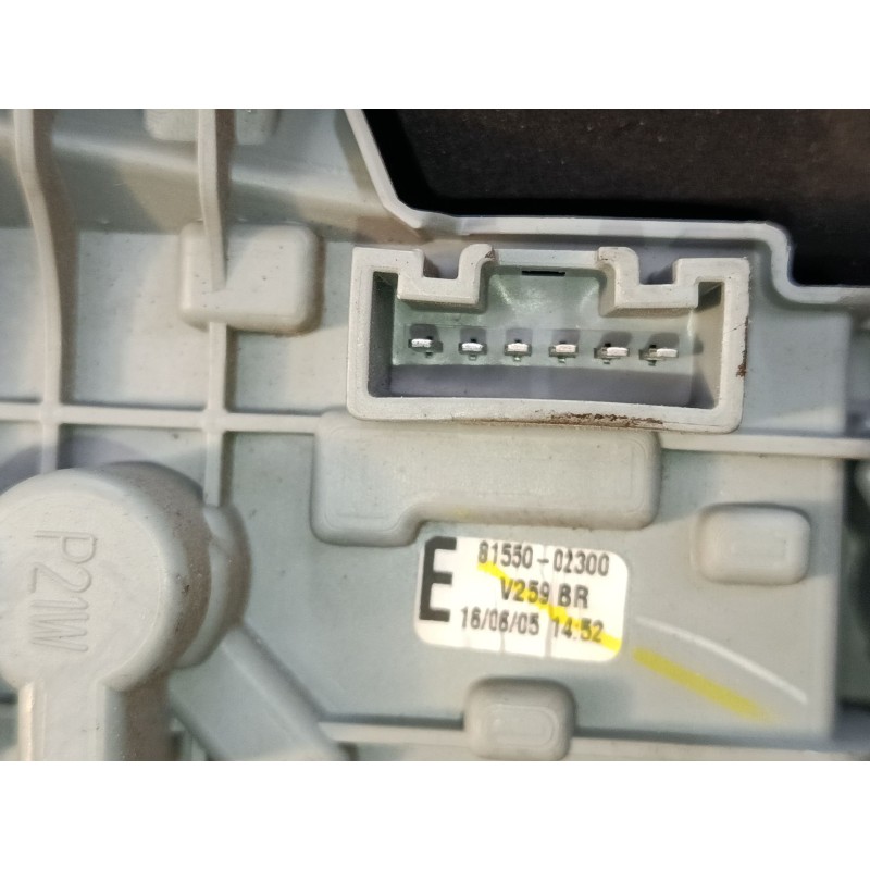 Recambio de piloto trasero derecho para toyota corolla (_e12_) 1.4 d (nde120_) referencia OEM IAM 8155002300  