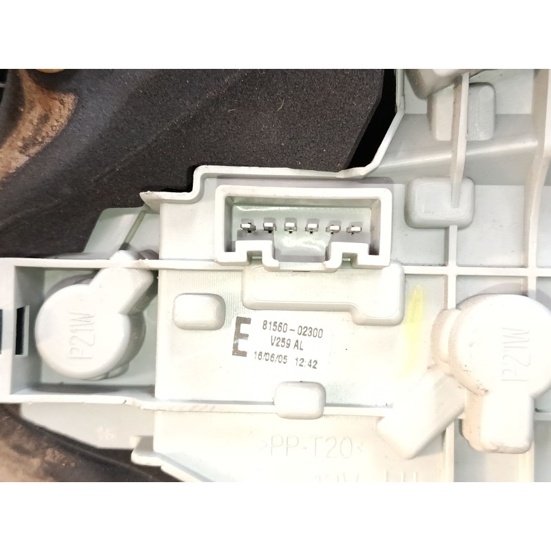 Recambio de piloto trasero izquierdo para toyota corolla (_e12_) 1.4 d (nde120_) referencia OEM IAM 8155002300  