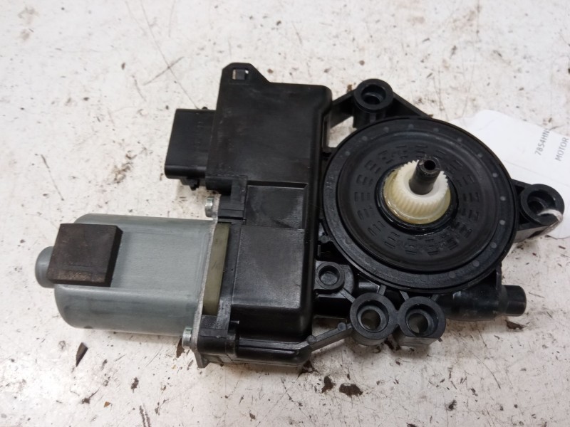 Recambio de motor elevaluna delantero izquierdo para hyundai i40 i (vf) 1.7 crdi referencia OEM IAM   