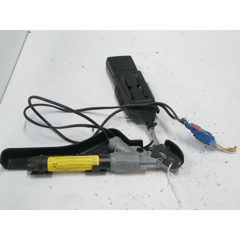 Recambio de anclaje cinturon delantero izquierdo para citroën c3 i (fc_, fn_) 1.4 i referencia OEM IAM   