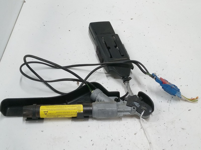 Recambio de anclaje cinturon delantero izquierdo para citroën c3 i (fc_, fn_) 1.4 i referencia OEM IAM   