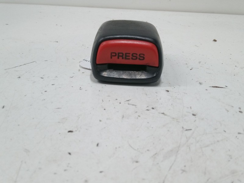 Recambio de anclaje cinturon delantero izquierdo para nissan almera ii hatchback (n16) 2.2 di referencia OEM IAM   