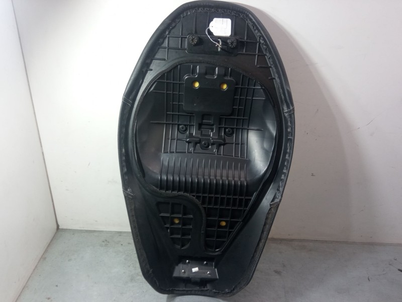 Recambio de asiento para suzuki uh uh 200 burgman (c9) referencia OEM IAM   