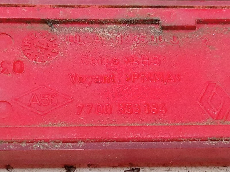 Recambio de catadioptrico trasero derecho para nissan primastar furgoneta (x83) 1.9 dci 100 referencia OEM IAM 7700353184  