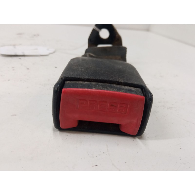 Recambio de anclaje cinturon trasero izquierdo para renault clio i (b/c57_, 5/357_) 1.2 (5/357y, 5/357k) referencia OEM IAM   