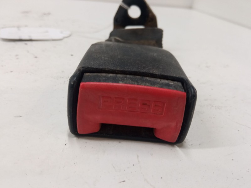 Recambio de anclaje cinturon trasero izquierdo para renault clio i (b/c57_, 5/357_) 1.2 (5/357y, 5/357k) referencia OEM IAM   