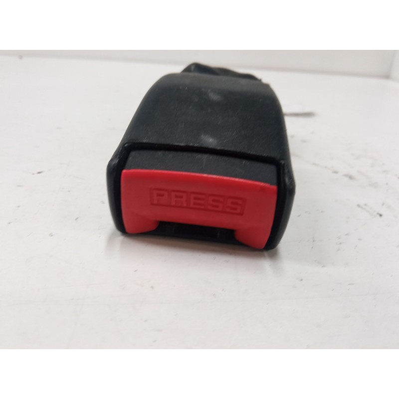 Recambio de anclaje cinturon trasero derecho para renault clio i (b/c57_, 5/357_) 1.2 (5/357y, 5/357k) referencia OEM IAM   