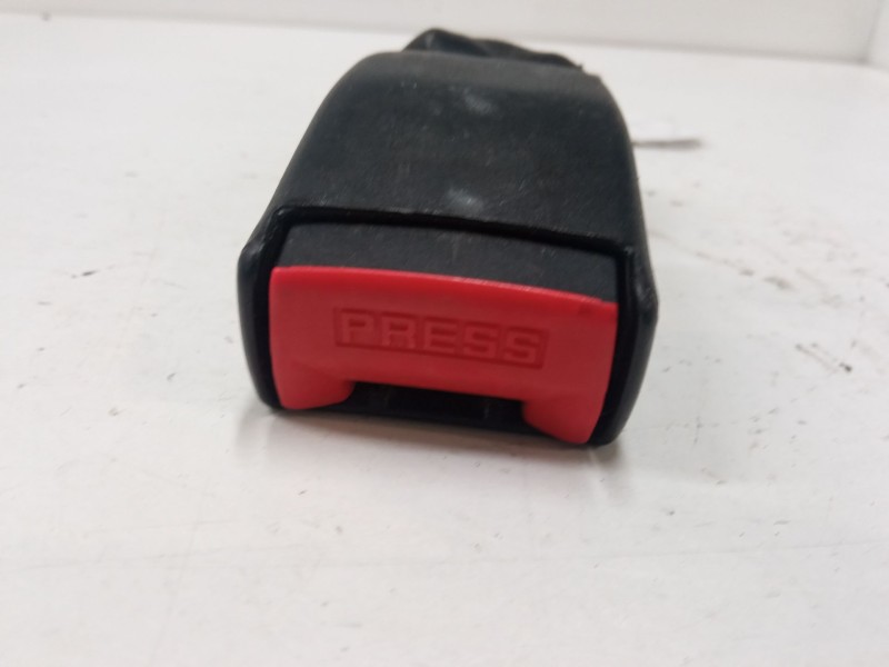 Recambio de anclaje cinturon trasero derecho para renault clio i (b/c57_, 5/357_) 1.2 (5/357y, 5/357k) referencia OEM IAM   