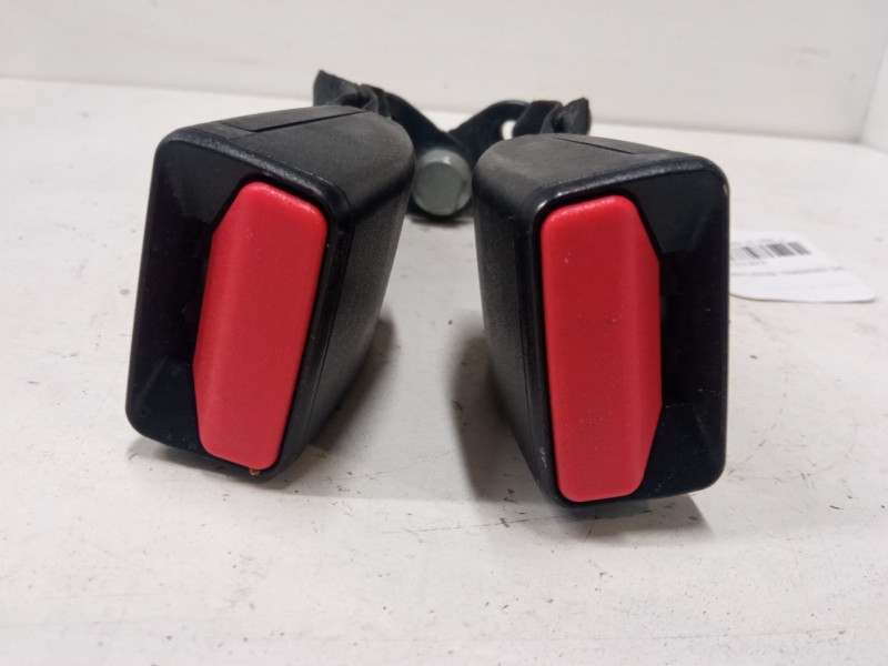 Recambio de anclaje cinturon trasero derecho para dacia sandero ii (b8_) tce 90 (b8m1, b8ma) referencia OEM IAM   