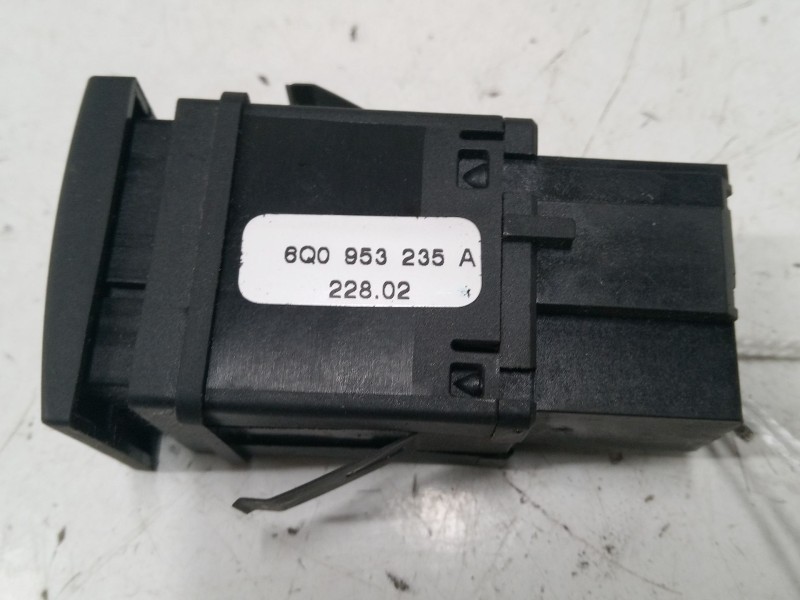 Recambio de warning para volkswagen polo iv (9n_, 9a_) 1.4 16v referencia OEM IAM 6Q0953235A  