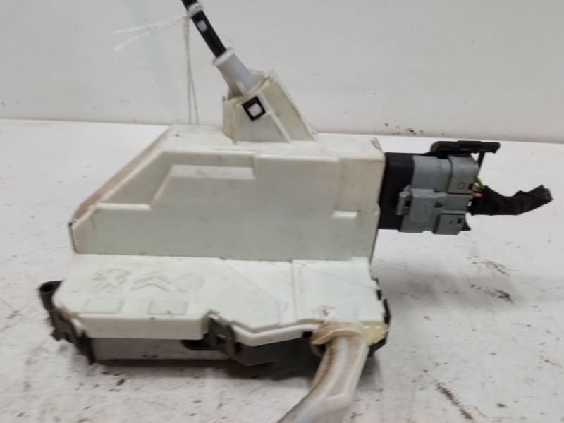 Recambio de cerradura puerta delantera derecha para peugeot partner furgoneta/monovolumen 1.6 hdi 16v referencia OEM IAM   