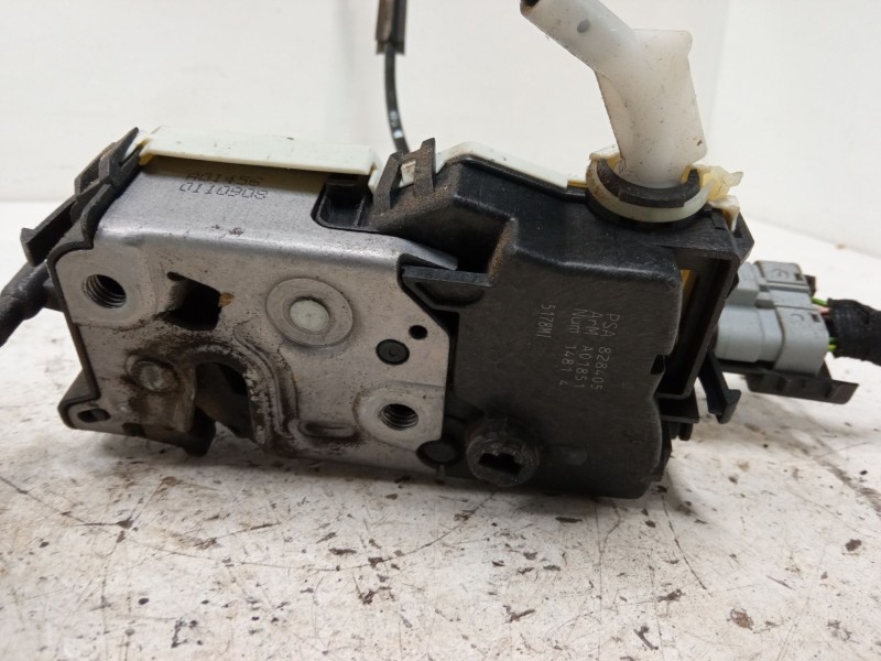 Recambio de cerradura puerta delantera derecha para peugeot partner furgoneta/monovolumen 1.6 hdi 16v referencia OEM IAM   